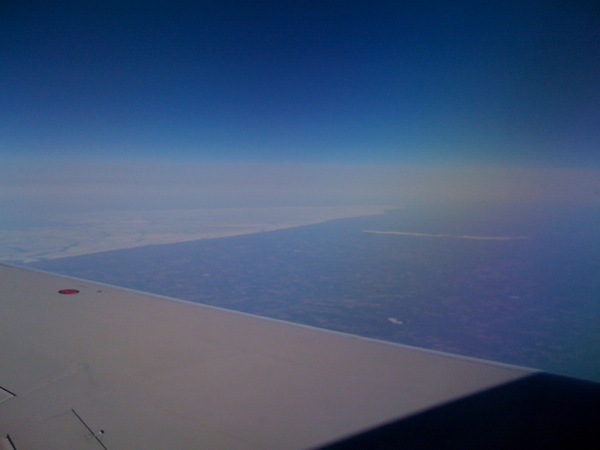 飛行機からみたエリー湖。