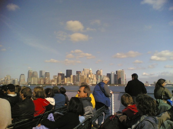 晴れてきました。ferry から望む Manhattan