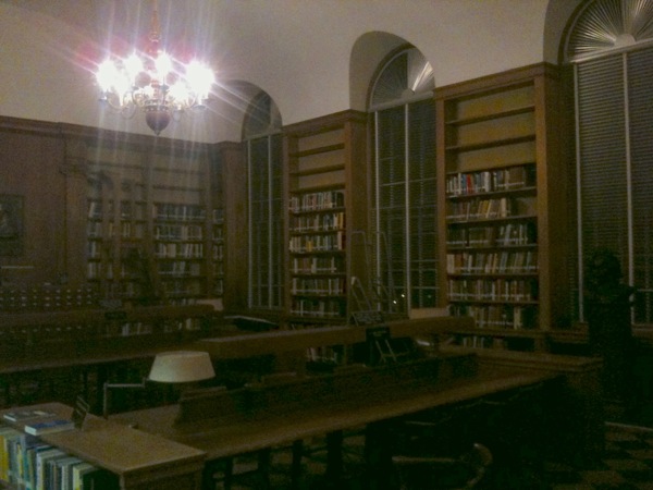 図書館。