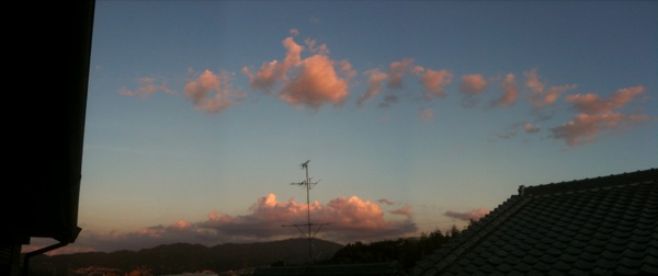 夕陽に映える雲。
