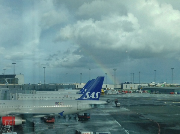 コペンハーゲン空港での虹。